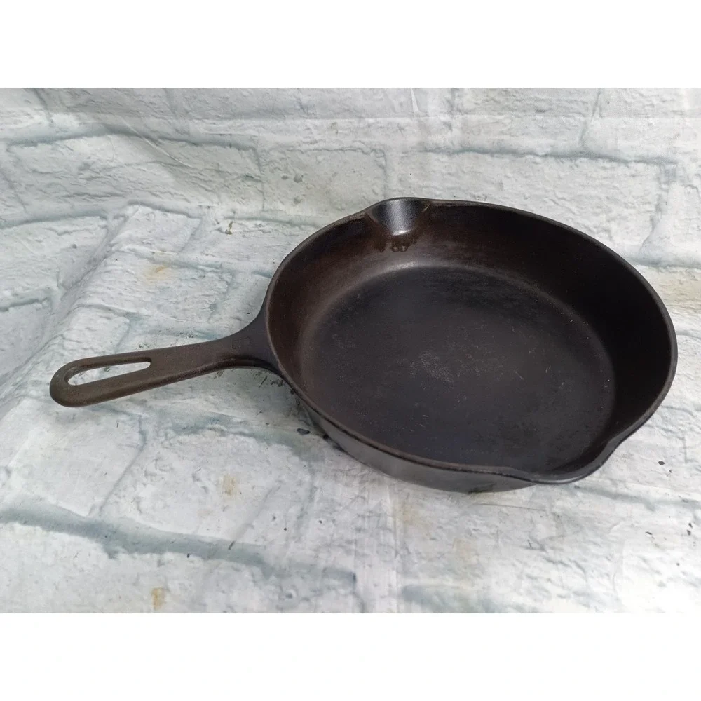 Vintage Griswold Cast Iron Skillet No. 6 Erie, PA 699 T Used